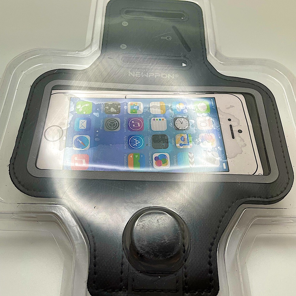 ‼️Newppon iPhone Walking/Jogging/ Running Arm Band‼️
